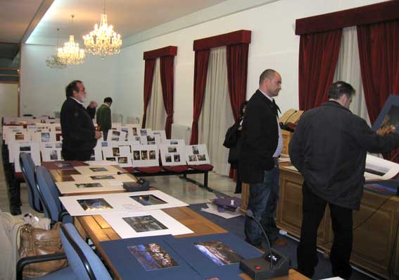 El salón de actos se llenó de fotos para aquel primer concurso El salón de actos se llenó de fotos para aquel primer concurso