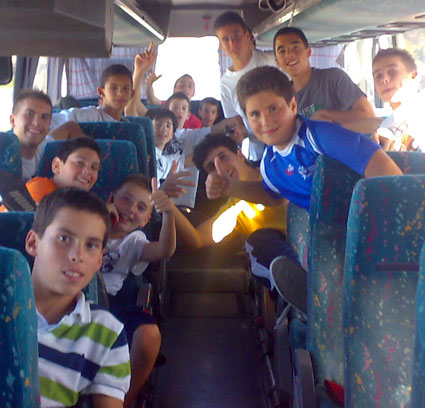 Cadetes e infantiles en el autobus de vuelta a Alhama