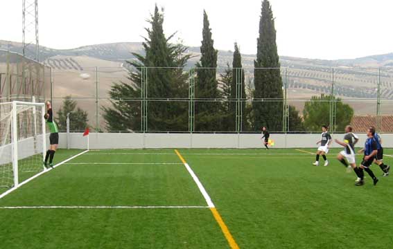  Uno de los tiro a puerta de la UD Alhameña 