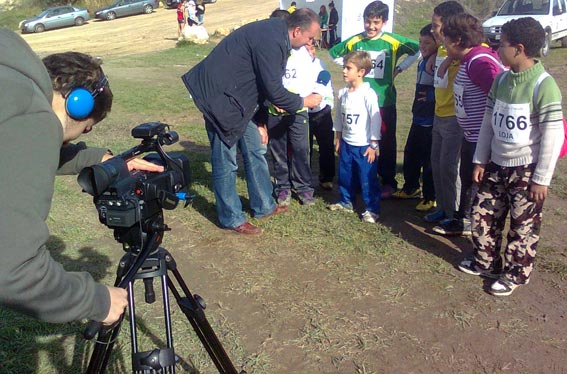  El campeón atiende a los medios de comunicación 