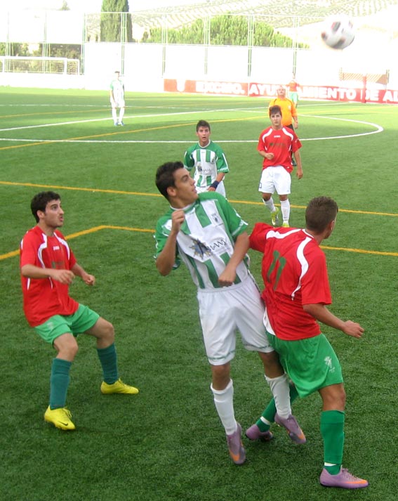 Vicente en acción y Chanchi tras él Vicente en acción y Chanchi tras él