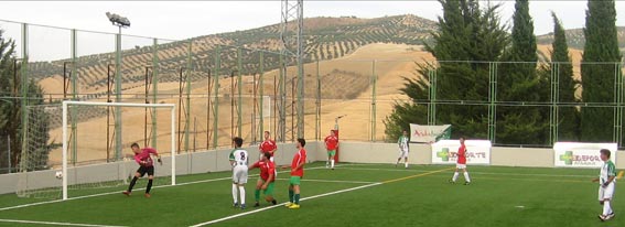  El primer gol del encuentro marcado por Javivi para la UD Alhameña 