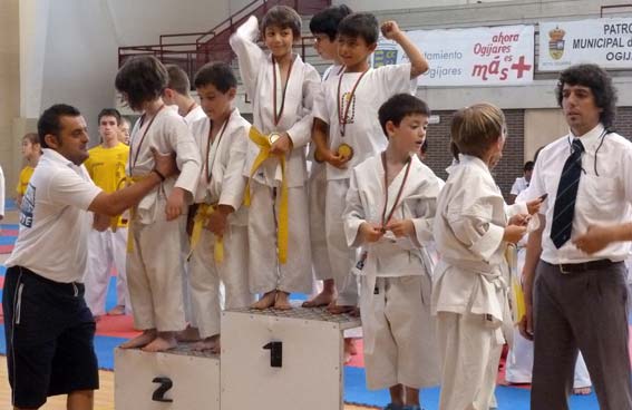  Los benjamines en el podium 