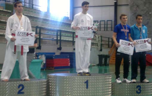 Kevin Mateo, primero a la izquierda, subcampeón Kevin Mateo, primero a la izquierda, subcampeón