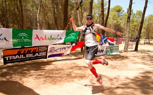 Un participante llega al área recretiva del Bacal, en Jayena 