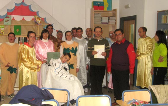 El grupo de actores preparados para la representación El grupo de actores preparados para la representación