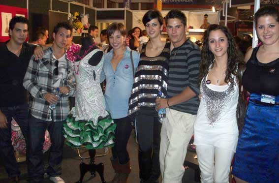  Muchos alhameños no quisieron perderse el desfile de Rosa Peula 