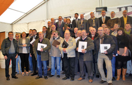 El presidente de los vinateros granadinos se dirigen a los asistentes El presidente de los vinateros granadinos se dirigen a los asistentes