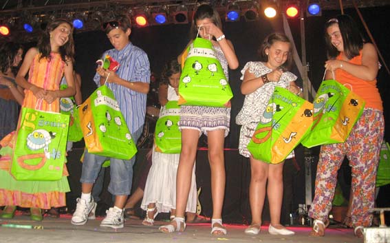 Antes de conocer a los ganadores hubo regalos para todos Antes de conocer a los ganadores hubo regalos para todos