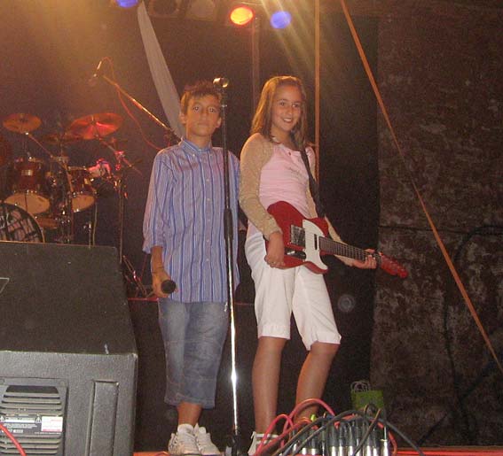 Esta imagen de Nicolás y Celia María, nos srive para recordar a todos los niños y niñas que ya se pueden preparara par presentarse al próximo festival, será el de 2011 Esta imagen de Nicolás y Celia María, nos srive para recordar a todos los niños y niñas que ya se pueden preparar para presentarse al próximo festival, será el de 2011