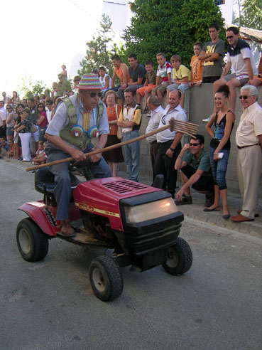 Publico asistente a la carrera de cintas