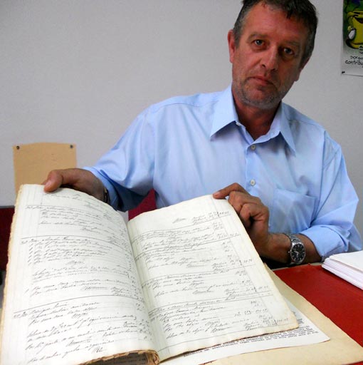 Francisco José Martín nos muestra los documentos a los que hace referencia Francisco José Martín nos muestra los documentos a los que hace referencia