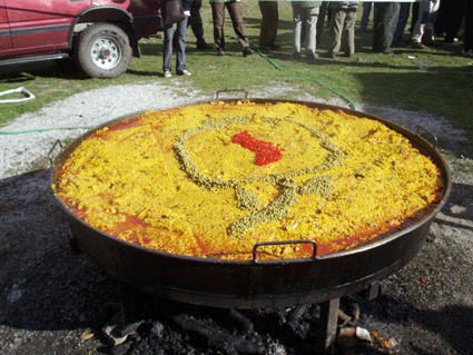 Paella preparada por A. Vico y ofrecida por los Ayuntamientos a los participantes