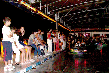 Autos de choque en las fiestas 2004 Autos de choque en las fiestas 2004