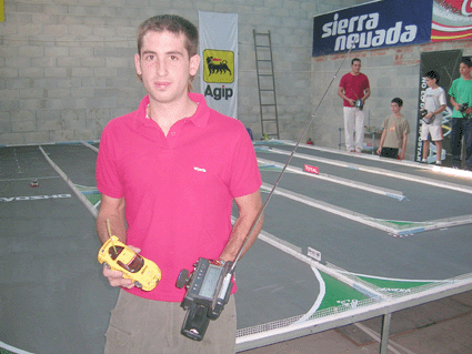 Jorge Fernández muestra uno de sus modelos Jorge Fernández muestra uno de sus modelos