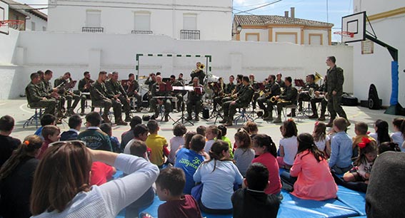 Escolares de Jayena Escolares de Jayena con la Legión