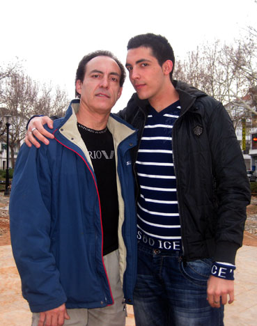 River, junto a su padre, el músico, Federico Quintero.