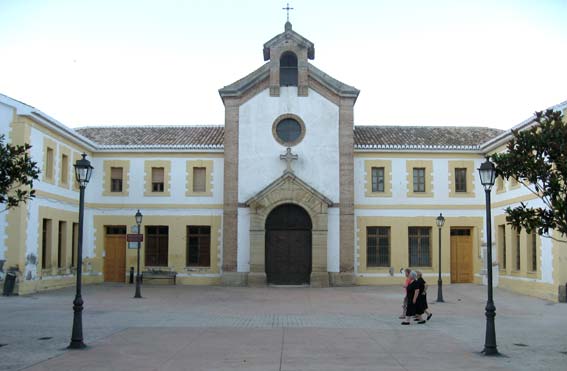  Si en el ala derecha está el Centro de Adultos, en la izquierda se ubicará el centro provisional de mayures 