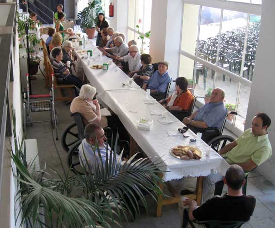  Comenzando por undesayuno en la galería del patio del Carmen 