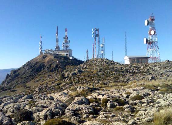  Antenas de los centros emisores en Parapanda, desde donde se reciben la casi totalidad de las emisiones en nuestra Comarca 