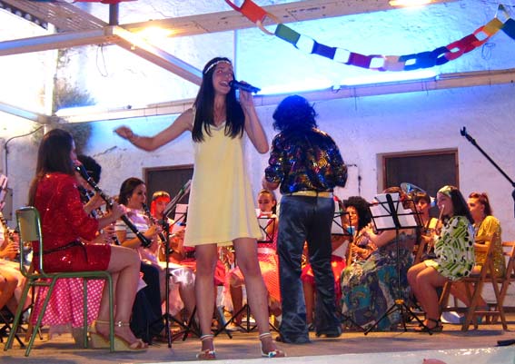 La famosísima “Chica ye yé” interpretada por Noemí López Moya La famosísima “Chica ye yé” interpretada por Noemí López Moya