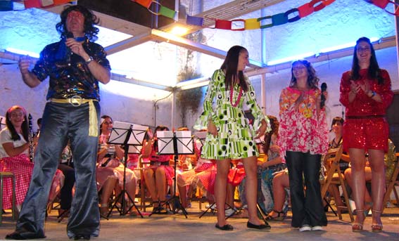 Muchos de la banda participando del espectáculo Muchos de la banda participando del espectáculo