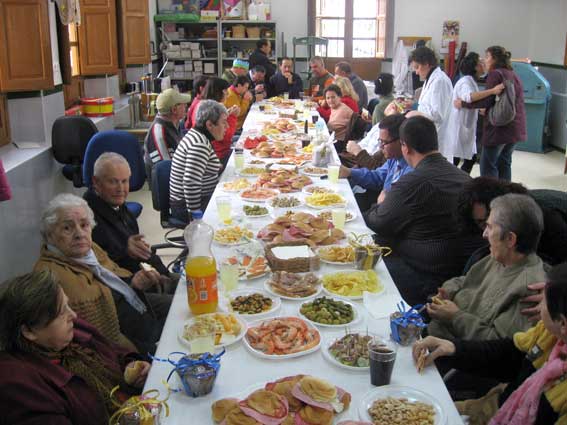  Todos celebrando la navdad 