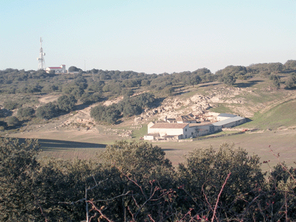 Vista del cortijo de Júrtiga desde la carretera de Vélez