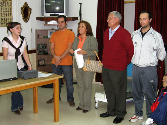  Juani Molina, en el centro, presenta las actividades