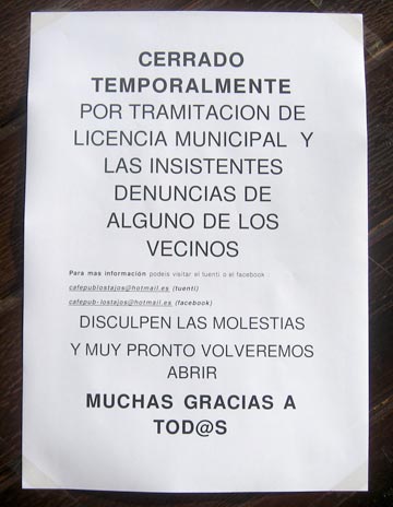  Detalle del cartel anunciando el cierre 