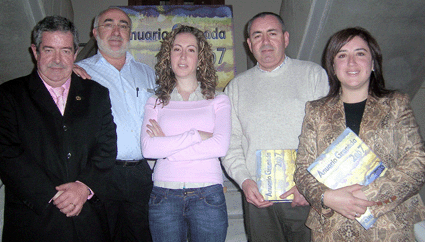 Grupo de alhame&ntilde;os que asistieron a la presentacion del Anuario, 2007