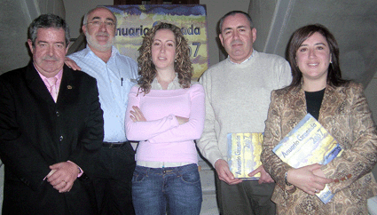Grupo de alhameños que asistieron a la presentacion del Anuario, 2007
