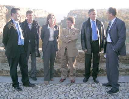 Autoridades políticas asistentes al V Encuentro en el tajo de las Peñas Autoridades políticas asistentes al V Encuentro en el tajo de las Peñas