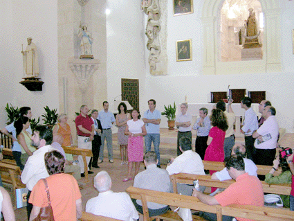 El grupo de periodistas visita la iglesia dle Carmen El grupo de periodistas en su visita la iglesia dle Carmen