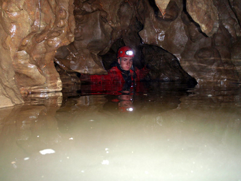En el interior del sumidero de Zafarraya. /GEG