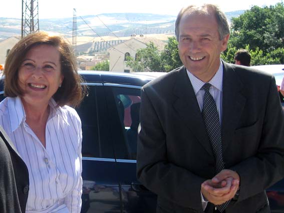 El Alcalde de Alhama recibe a la Delegada del Gobierno de la Junta de Andalucía El Alcalde de Alhama recibe a la Delegada del Gobierno de la Junta de Andalucía