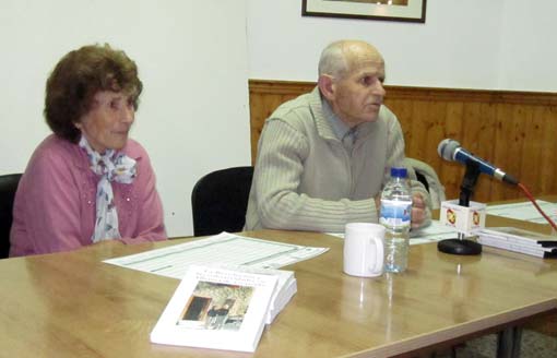  Juan Gutiérrez, junto a su mujer, María, en la presentación del libro en Alhama 
