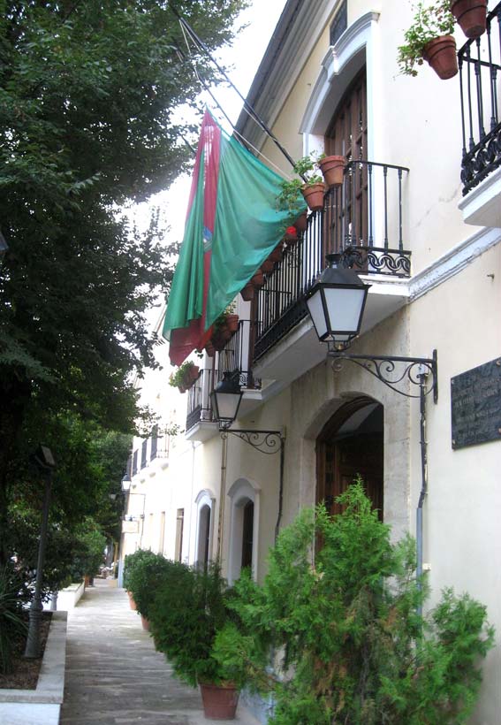  Las banderas del municipio ondean a media asta durante dos días de luto oficial 