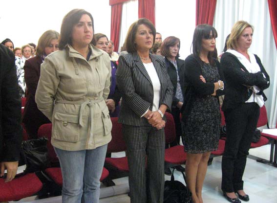  Directora General, Delegada de la Junta, Corrdinadora del IAM y presidenta de AMAL, (de izq. a dcha.) en primera fila 