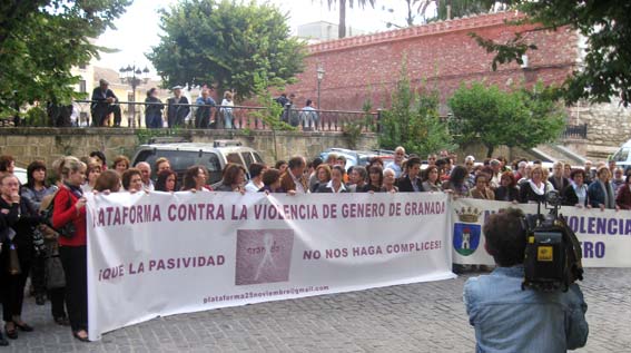  Se inicia la concentración en la puerta del ayuntamiento 