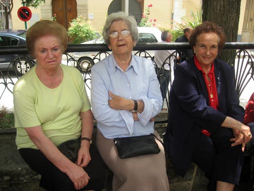También se disfrutó de un estupendo día del mes de junio en el paseo central También se disfrutó de un estupendo día del mes de junio en el paseo central