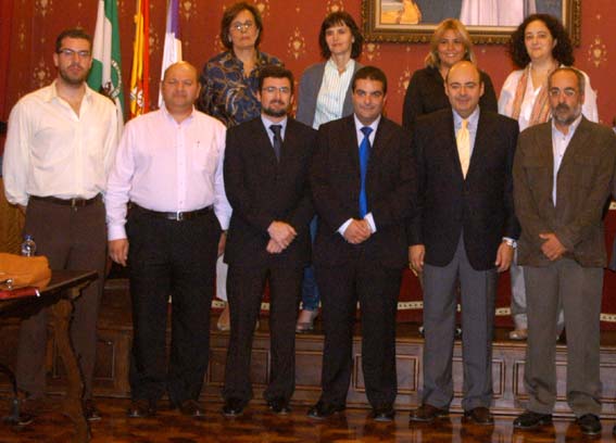 El presidente de la Diputación con miembros de la corporación lojeña El presidente de la Diputación con miembros de la corporación lojeña