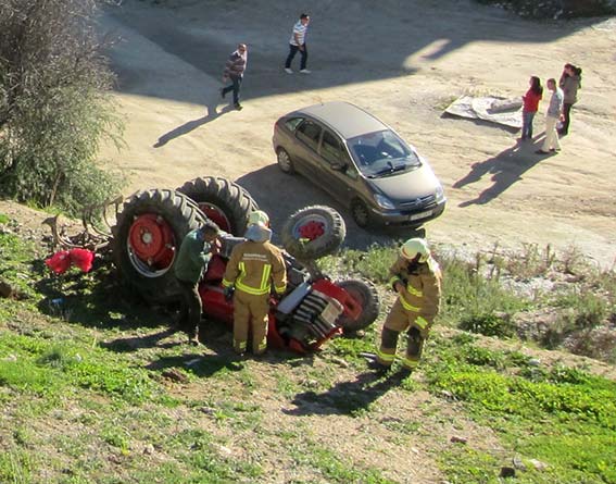 La imagen corresponde a un accidente de tractor ocurrido en Alhama el pasado mes de diciembre