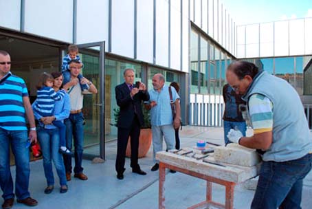 José Andrés Ciruela realizó una interesante exposición didáctica de su trabajo de cantería José Andrés Ciruela realizó una interesante exposición didáctica de su trabajo de cantería