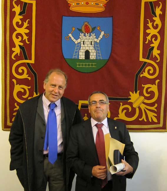 El vicepresidente del Patronato con el Comarcal del Año, ambos profesores en Jaén El vicepresidente del Patronato con el Comarcal del Año, ambos profesores en Jaén
