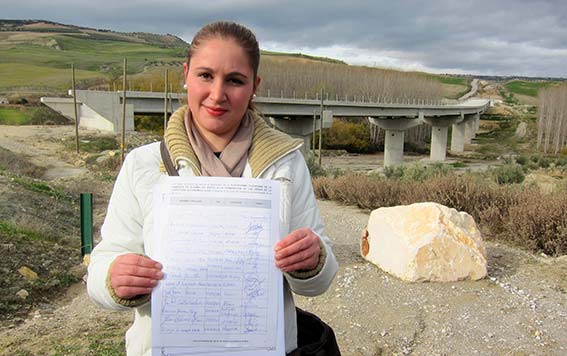 En ese momento se completó la primera hoja de firmas En ese momento se completó la primera hoja de firmas