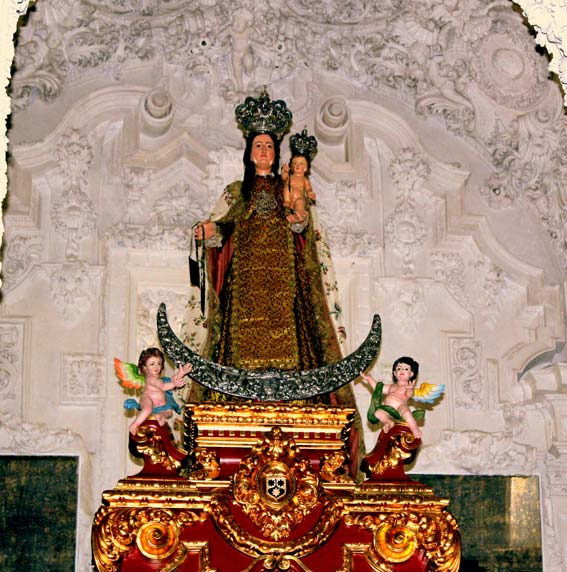 Imagen de la Virgen del Carmen que preside el altar mayor Imagen de la Virgen del Carmen que preside el altar mayor