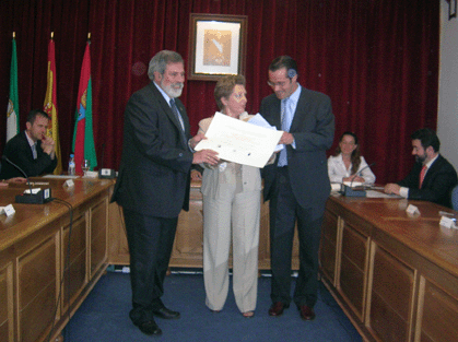 Premiados en el acto recogen el galardón de Mari Carmen Jiménez Premiados en el acto recogen el galardón de Mari Carmen Jiménez
