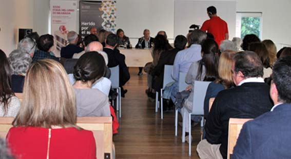 Momento de la presentación del libro Momento de la presentación del libro