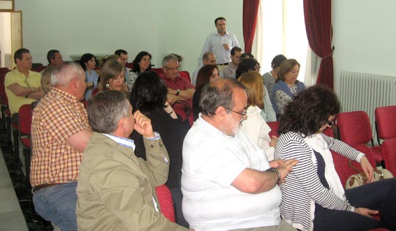  El secretario tomó la palabra en esta despedida 